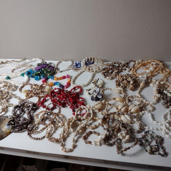 30 Pc Lot Of Shell Jewelry - Picture 2 of 16